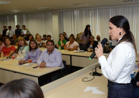 Nejmi entrega fraldas, leite e kit escolar a 40 instituições sociais